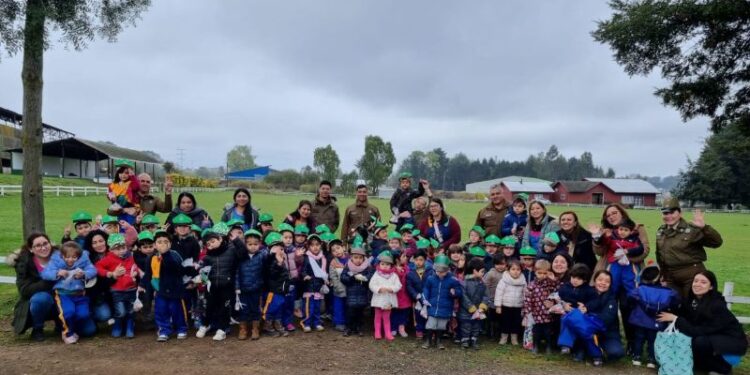 Niños de escuelas en Osorno visitaron Centro Ecuestre de Carabineros