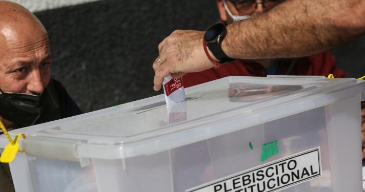 Encuesta Criteria: Un 31% está interesado en nuevo proceso constituyente