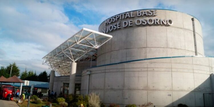 Mujer de 60 años quedó grave tras atropello afuera del hospital de Osorno