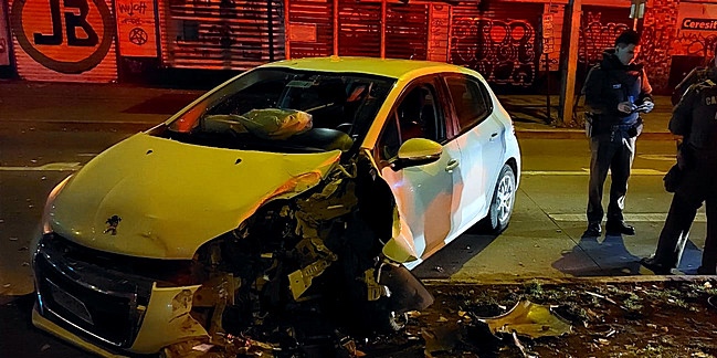 Vehículo colisionó contra poste en sector oriente de Osorno