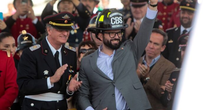 Presidente adelanta proyecto de ley para que Bomberos reciba acreencias bancarias