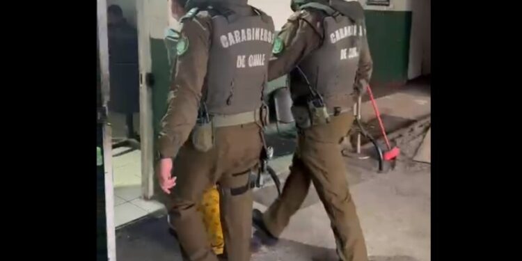 Detienen a sujeto con especies robadas desde camioneta en Osorno
