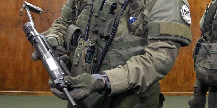 Carabineros retoma uso de las subametralladoras UZI