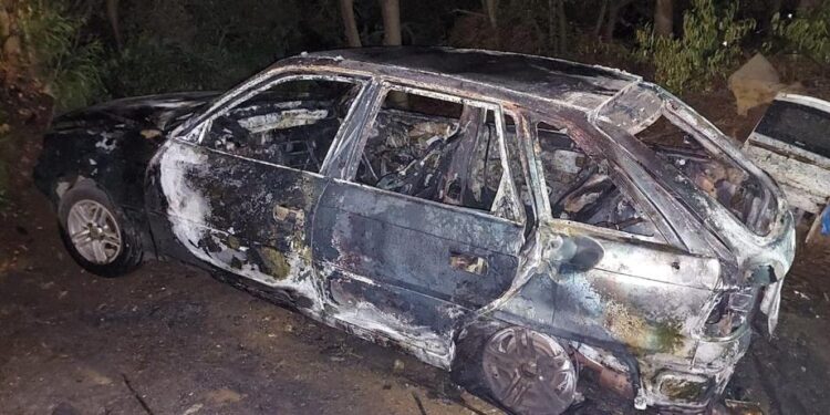 Dos detenidos deja incendio de vehículo en San Juan de la Costa 