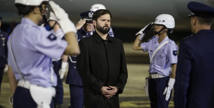 Pdte. Boric llegó a Brasil para participar este martes en la reunión de mandatarios de América del Sur