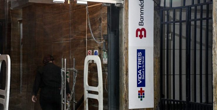 Data Influye: 36% opina que el Gobierno debe obligar a las Isapres a pagar excedentes