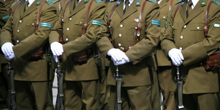 Aprobación de Carabineros vuelve a romper marca y registra máximo histórico según Cadem