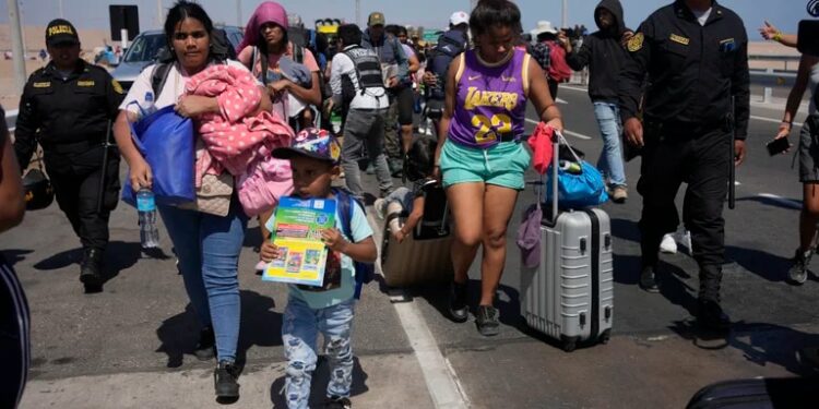 Crisis migratoria: Cancillería descarta tensión diplomática con Perú y Venezuela