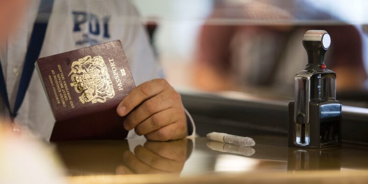 Detienen en paso Cardenal Samoré a extranjero buscado por homicidio frustrado en Magallanes