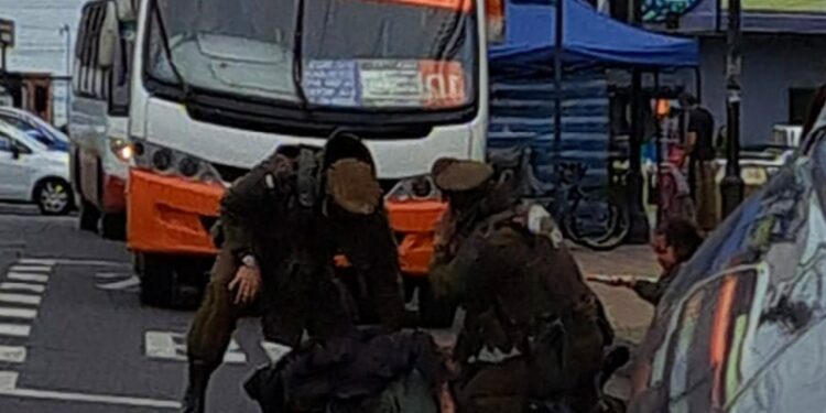 Detienen a hombre por amenazas a Carabineros y porte de arma blanca en Osorno