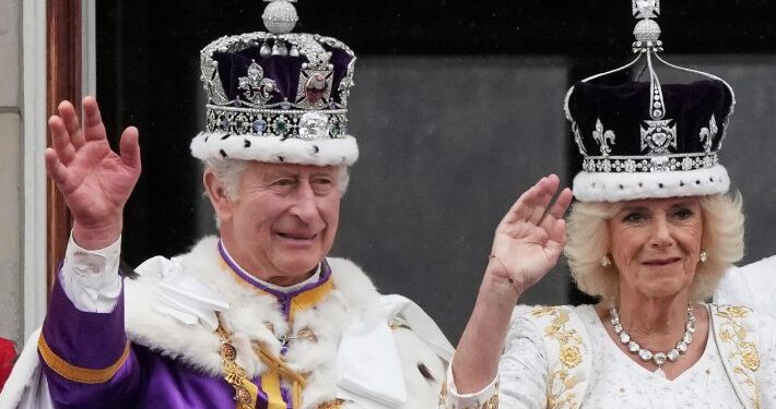 «Dios salve al rey»: Carlos III es coronado en Reino Unido en una jornada histórica