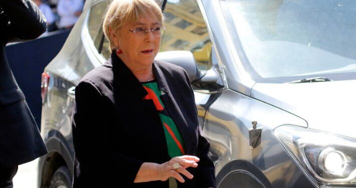 «Podemos proteger y explotar»: Expresidenta Bachelet defiende Estrategia Nacional del Litio