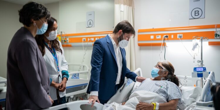 Presidente Boric visitó a internados en la ACHS por Día del Trabajador