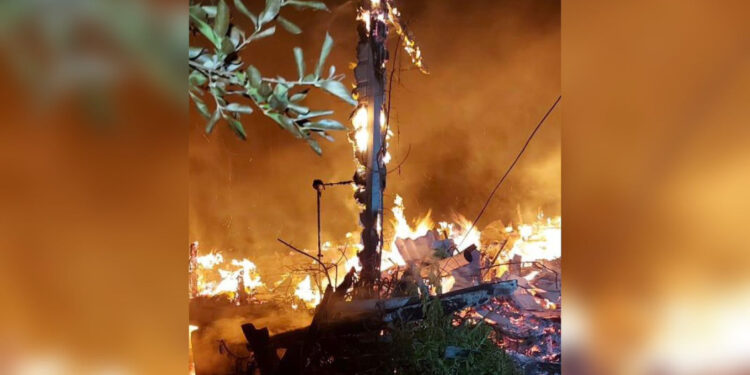 Casa fue incendiada en Contulmo: Dejaron panfleto contra el traslado de presos mapuche