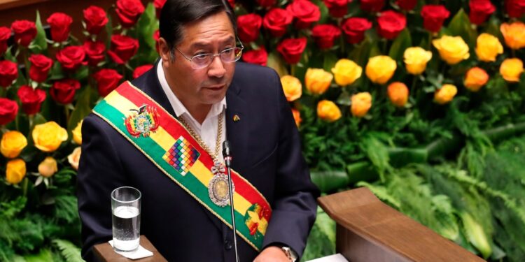 Presidente de Bolivia pidió identificar a responsables tras donación de auto robado en Chile