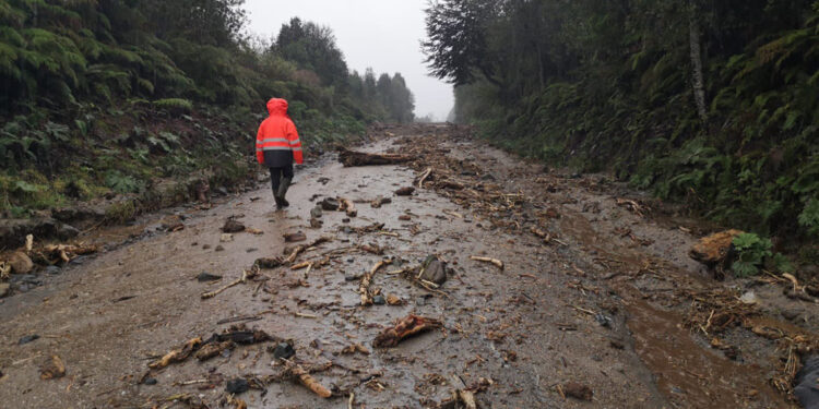 Carretera austral: Aluvión cortó ruta que une Caleta Gonzalo con Santa Bárbara