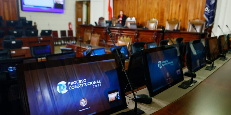 Pleno de la Comisión Experta aprobó derechos sociales básicos