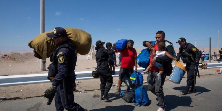 El domingo llega a Arica el primer avión para venezolanos varados en la frontera