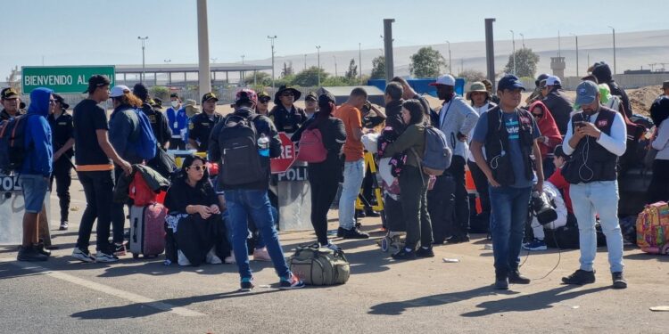 Ya no hay migrantes varados en la frontera Chile-Perú, señala el Gobierno