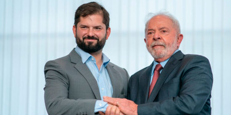 Presidente Boric viaja a Brasil para asistir a cumbre impulsada por Lula