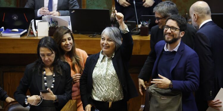 Cámara despachó proyecto que aumenta el salario mínimo hasta los 500 mil pesos