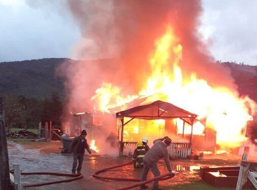 Incendio en San Juan de la Costa dejó una vivienda destruida