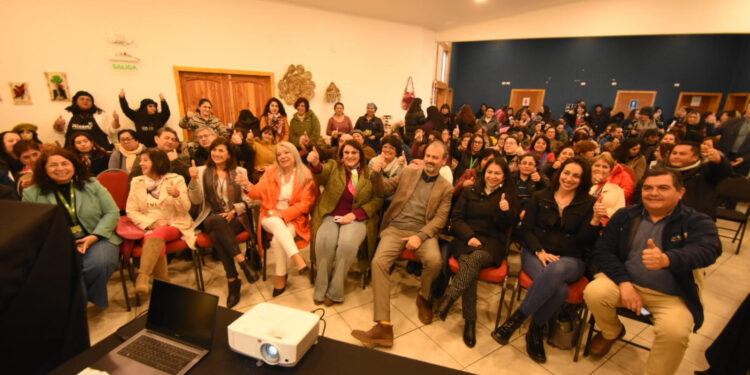 Casi dos mil mujeres fortalecen su autonomía mediante programa regional “Küme Mogen”
