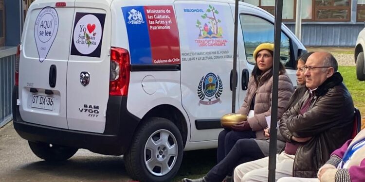Inauguran biblioteca móvil en San Juan de la Costa que recorrerá rincones más aislados