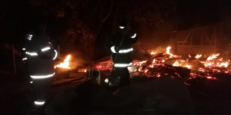 Vivienda quedó destruida tras incendio en sector rural de San Pablo 