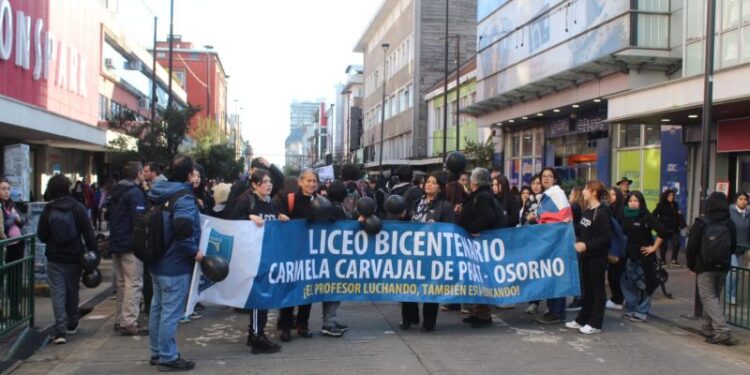Comunidad educativa del Liceo Carmela Carvajal se manifestó por retraso en obras
