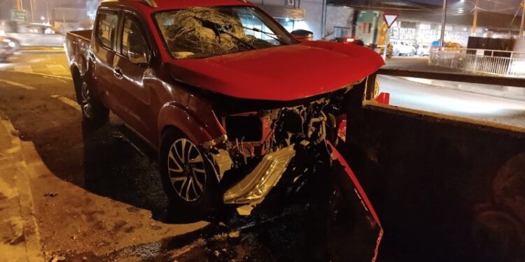 Osorno: Colisión involucró a motocicleta y camioneta en acceso a puente Bulnes 