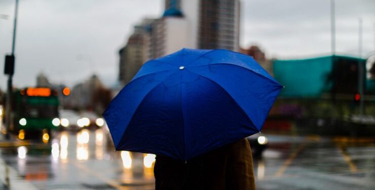 Por viento, lluvia y peligro de remociones: Declaran Alerta Temprana Preventiva para 10 comunas de la RM