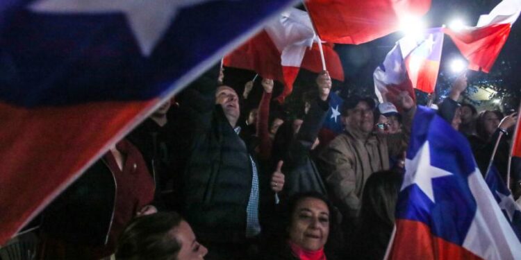 Encuesta Criteria y radiografía al votante republicano: 37% dice que rechazará propuesta constituyente