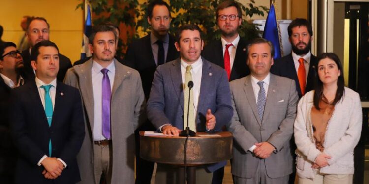 Partido Republicano deja «pendiente» acusación constitucional contra ministra Aguilera tras la salida de Araos