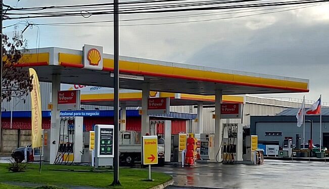 Sujetos roban caja fuerte con millonario botín desde servicentro en Osorno