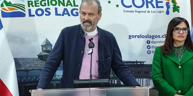 Gobernador Vallespín defendió trabajo con fundaciones tras reportaje nacional