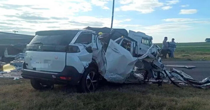 Familia chilena muere en Argentina tras chocar contra un camión en provincia de Córdoba