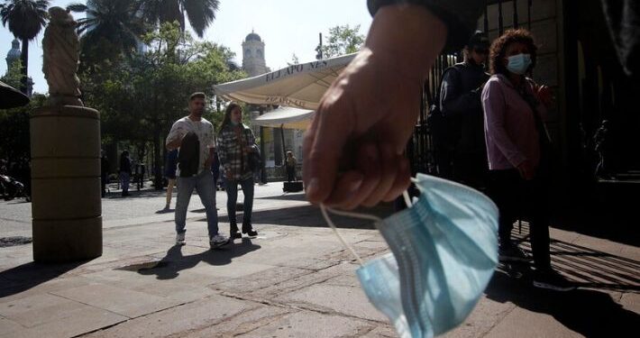 Minsal recomienda uso de mascarillas en lugares aglomerados y evalúa suspensión de clases