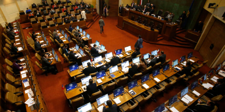 Boric cumplió la mitad de los compromisos legislativos de su primera Cuenta Pública, según estudio