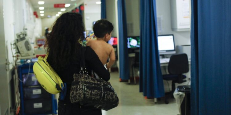 Minsal suspendió cirugías infantiles no urgentes por crisis de enfermedades respiratorias