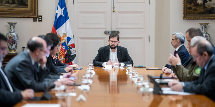 Tras atentados, Boric encabezó reunión de coordinación con todos los poderes del Estado