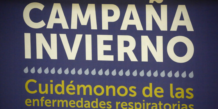 Sochimu reprochó «tardía» campaña del Minsal y alertó riesgo de una «tormenta perfecta» en hospitales