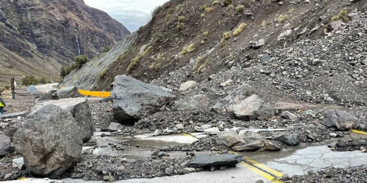 Paso Los Libertadores estará cerrado por al menos una semana por labores de despeje