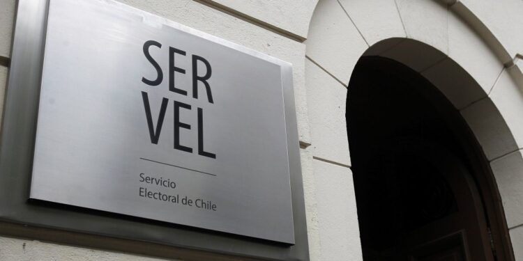 Servel indagará a Aprueba por Chile y Democracia Viva por millonarios aportes de campaña