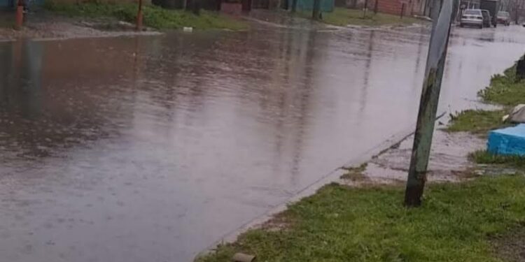 Gestión de aguas lluvias: La gran deuda pendiente en las regiones del sur 