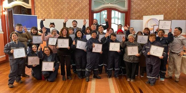 Saesa capacita en talabartería a pequeñas emprendedoras de Osorno