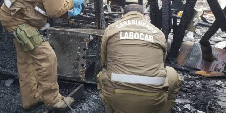 Incendio dejó una vivienda destruida al interior de campamento en Osorno