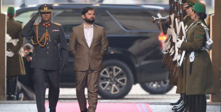 Pdte. Boric regresa a La Moneda tras gira por Europa