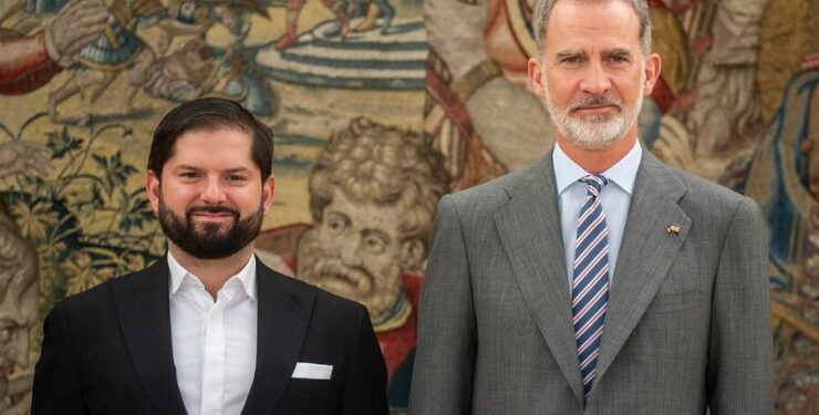 Pdte. Boric se reencuentra con Felipe VI en España tras “impase” del cambio de mando
