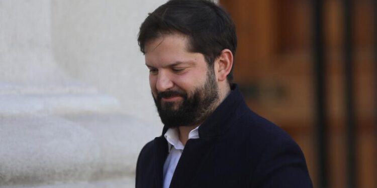 Boric responde críticas de Piñera: «Estamos preocupados por la gente, no de pelear por la prensa»